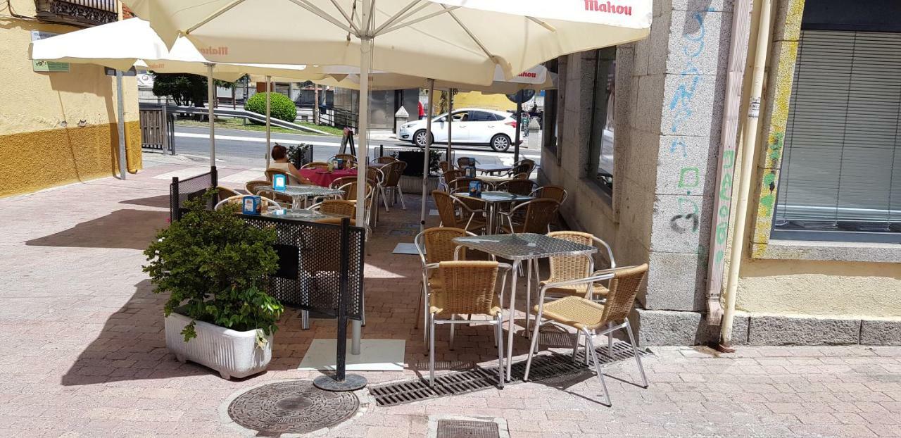 Hostal Plaza El Espinar Exterior photo